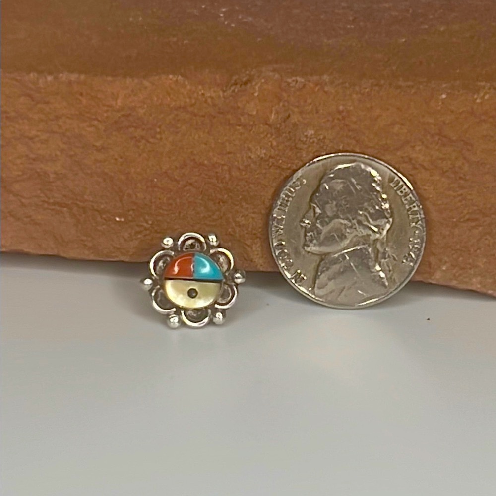 Silver Multicolor Sun face tie tac.